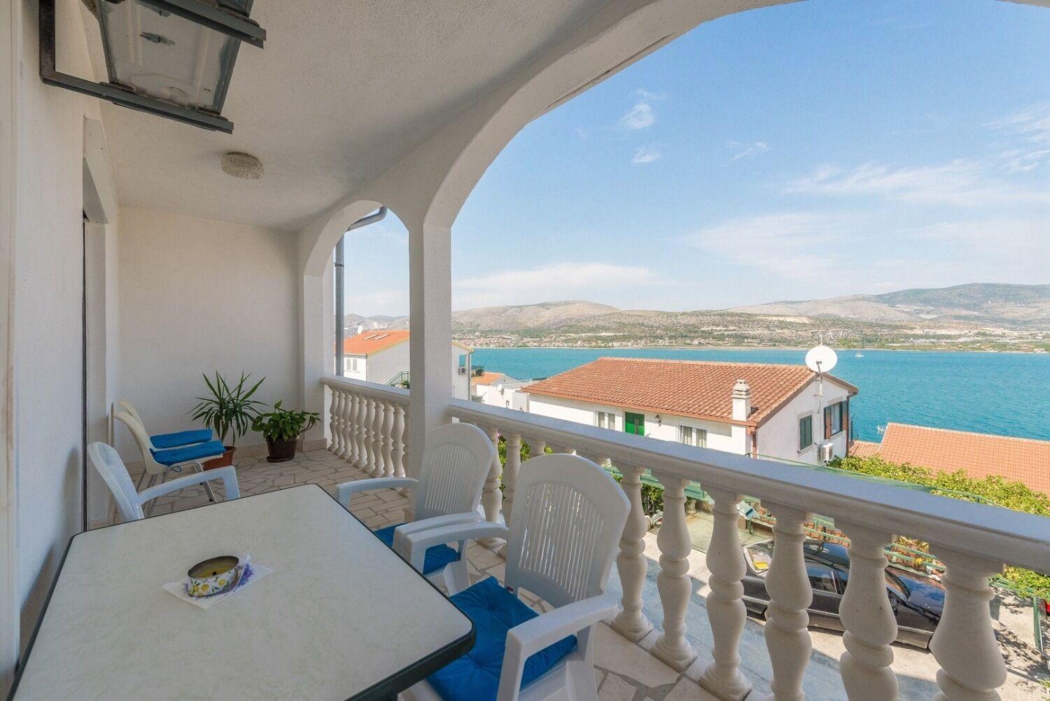Apartment Bubi Трогир Екстериор снимка