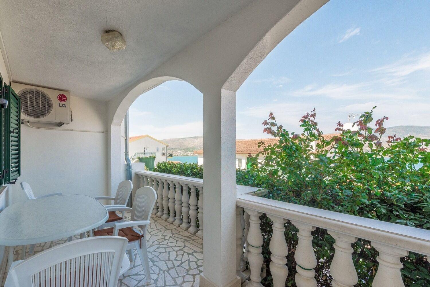 Apartment Bubi Трогир Екстериор снимка